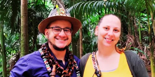 Atendimento espiritual conduzido com leitura divinatória